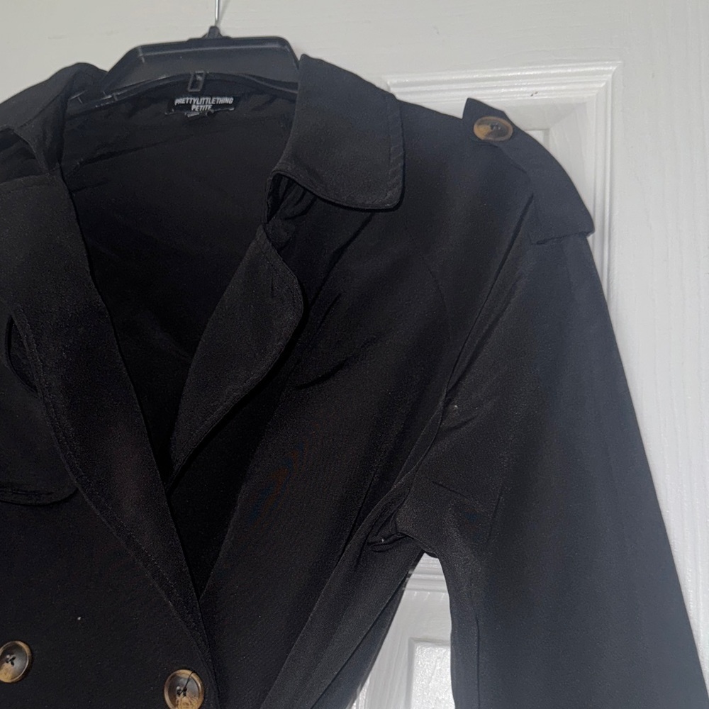 PrettyLittleThing Black Jacket with Logo Label - Picture 4 of 10